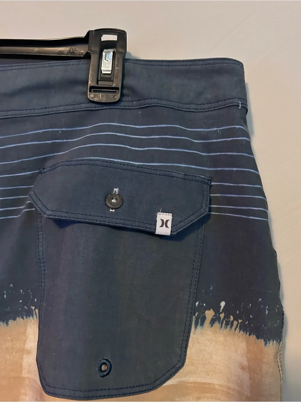 NWT Hurley Men's Gray and Beige Striped 18” Board Shorts Size 32